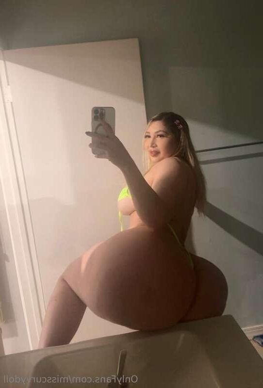 Giant Pawg misscurvydoll