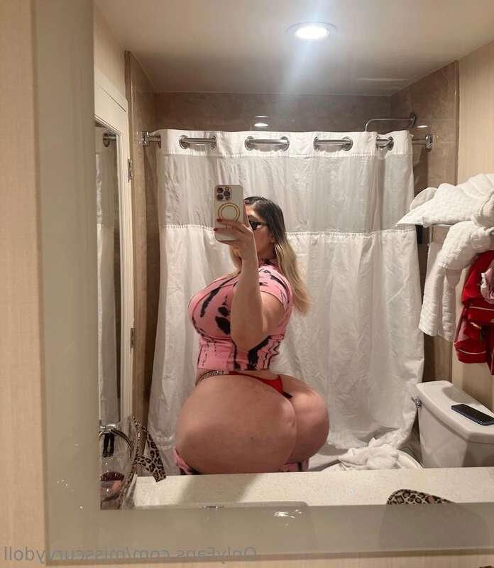 Giant Pawg misscurvydoll
