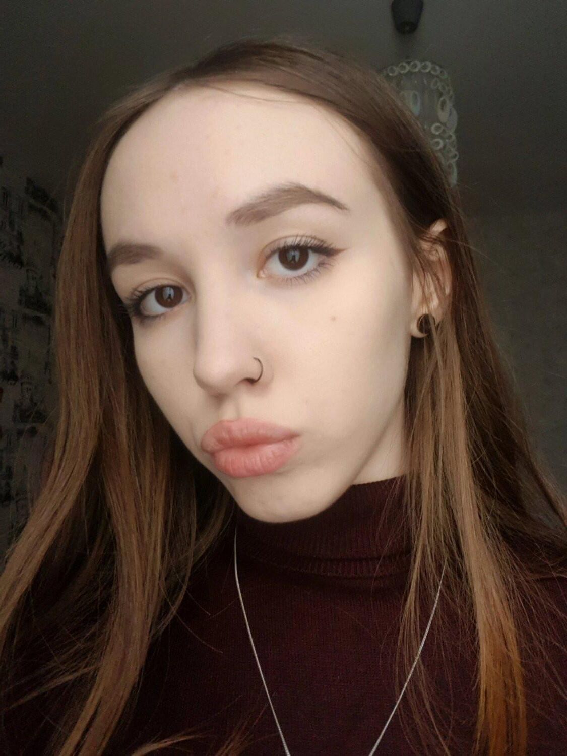 ロシアの10代の女アレックス