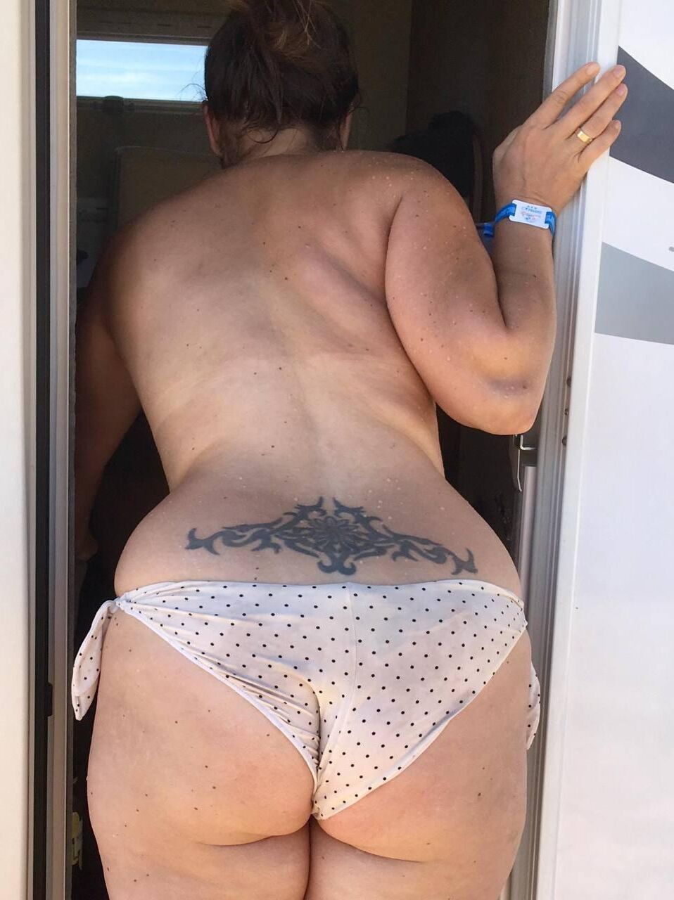 Monica, WebSlut alemán de tres hoyos