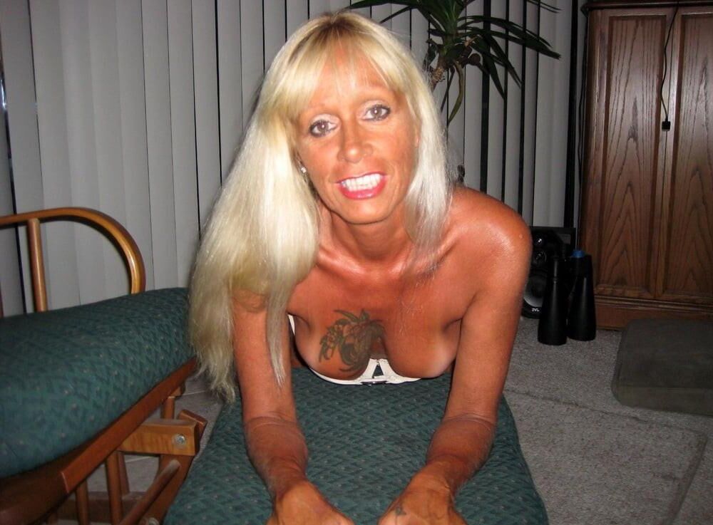 Blonde MILF 