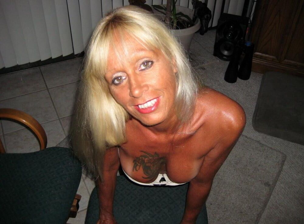 Blonde MILF 