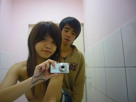 YOUNG ASIAN COUPLE SELFIES IN THE BATHROOM