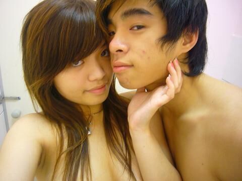 YOUNG ASIAN COUPLE SELFIES IN THE BATHROOM