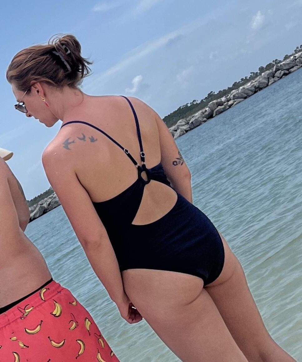 I love a new milf. I want her pussy from behind
