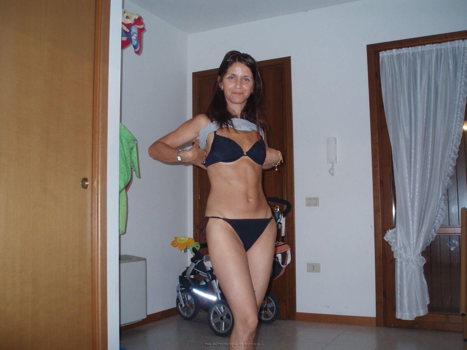 Geile MILF aus der Nachbarschaft 