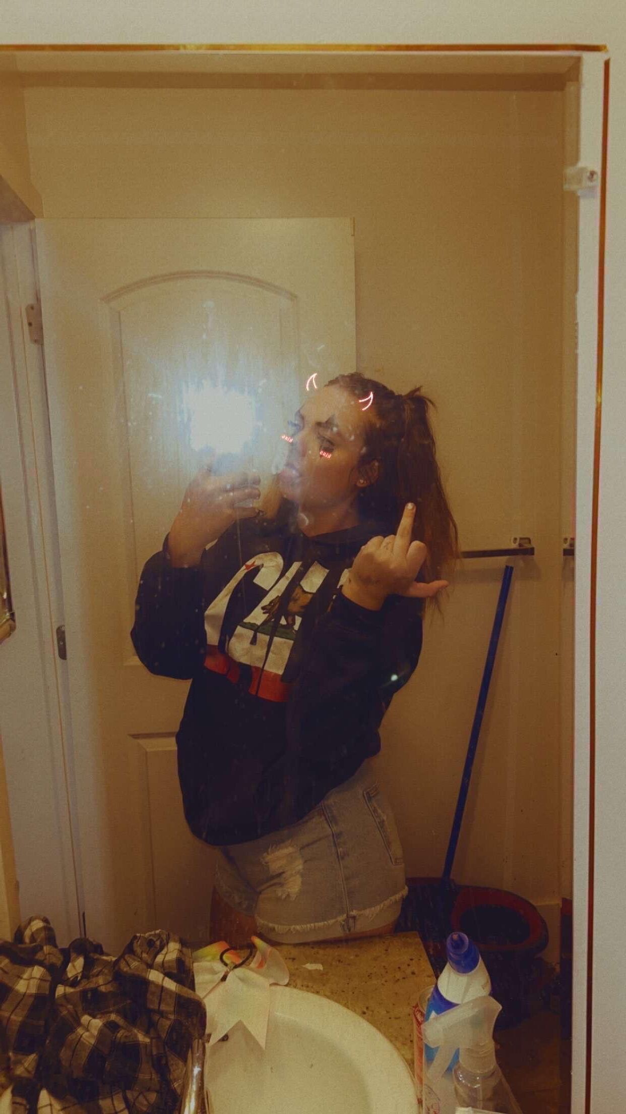 Samantha loves to sell on Snap