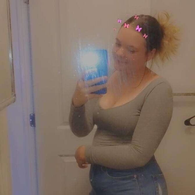 Samantha loves to sell on Snap