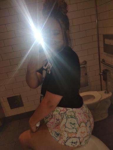 Samantha loves to sell on Snap