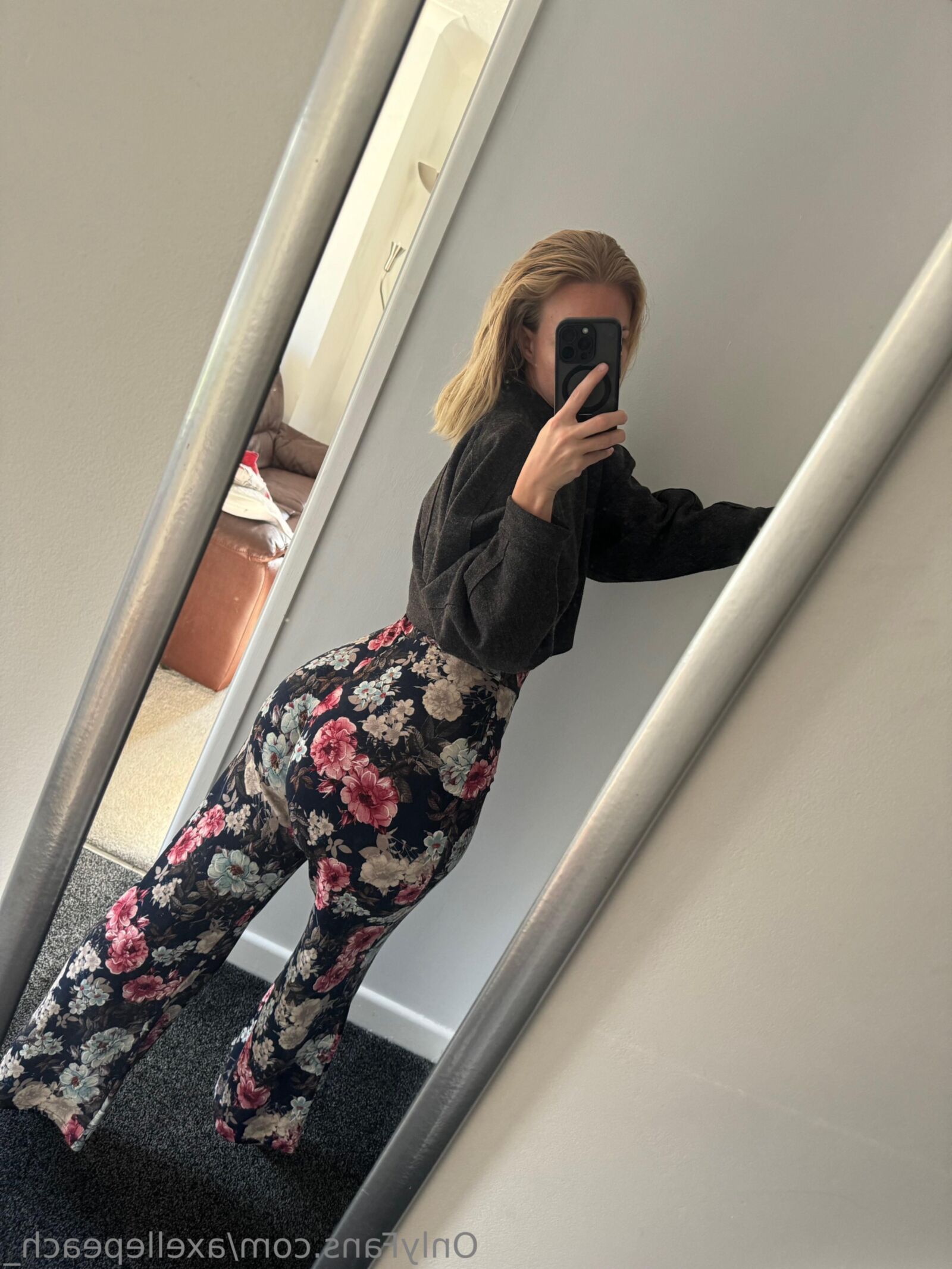 Axelle Big Bubble Butt tetas pequeñas