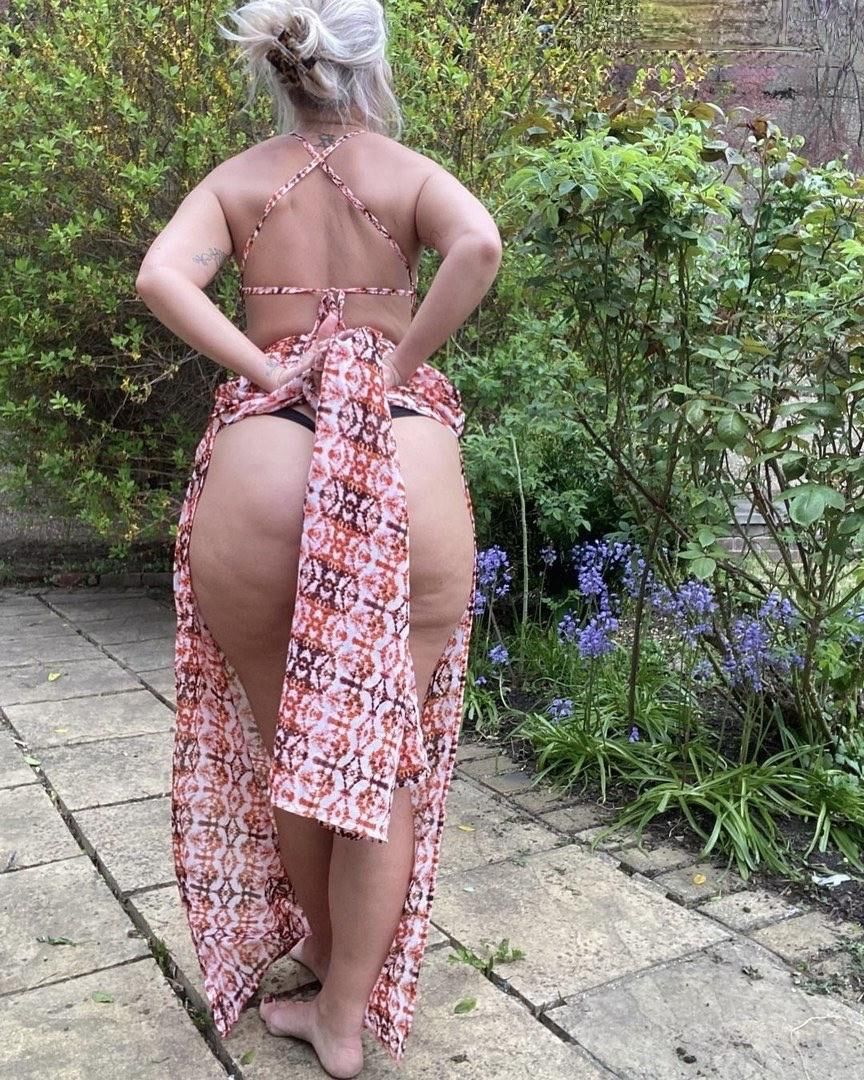 Axelle Big Bubble Butt tetas pequeñas