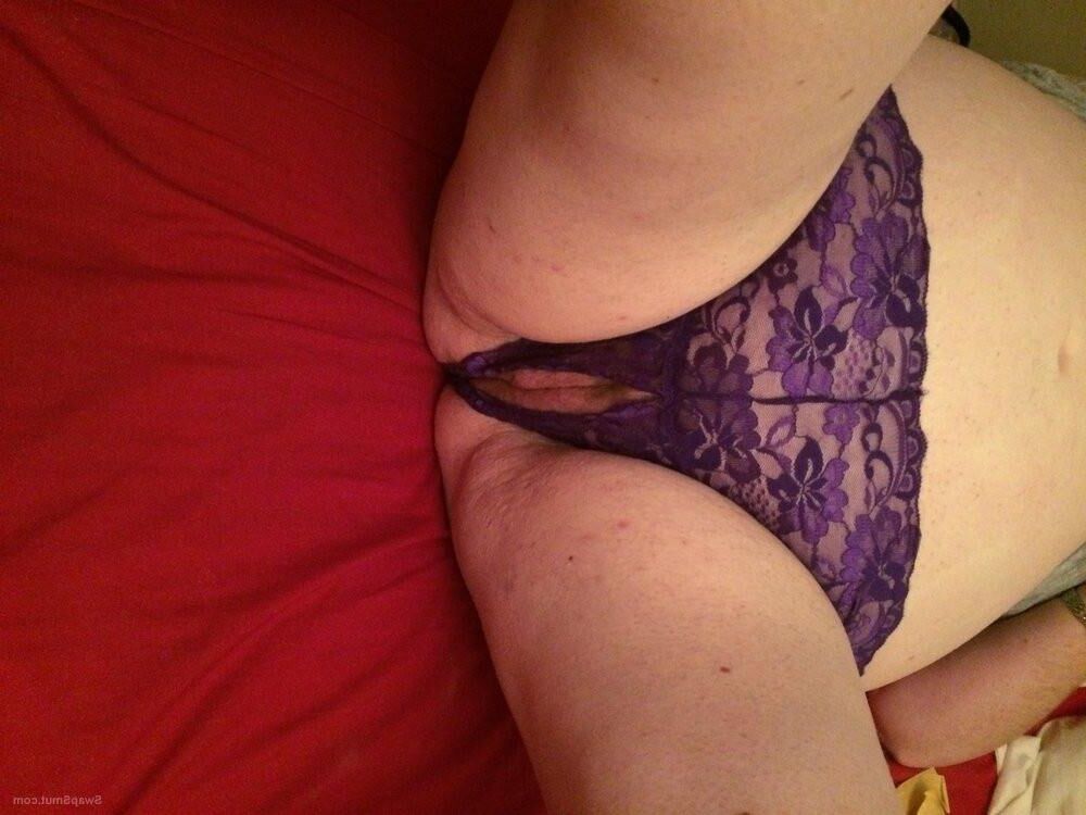 Gordio gastero lou del Reino Unido Gran intestino sexy y coño gordo en ella