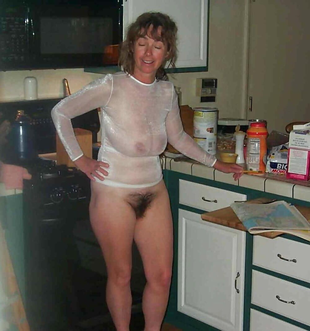 Womens, mommies, whores, wives, milfs love to be photographed!