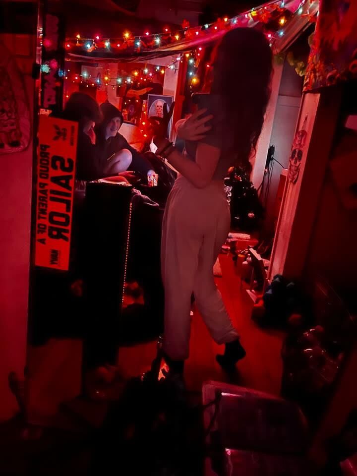 Cute slut Kailey loves showing off on Snap