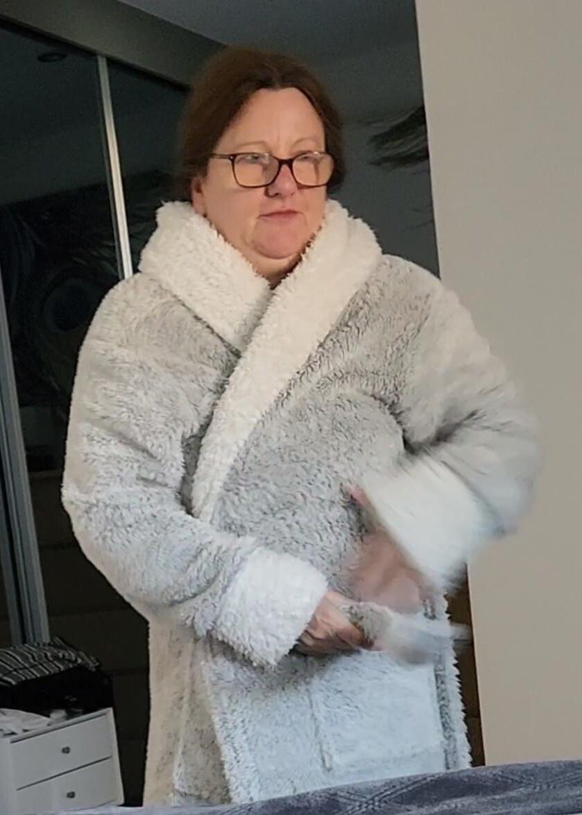 Möchten Sie, dass eines dieser Bilder verkleidet und ausgezogen wird?