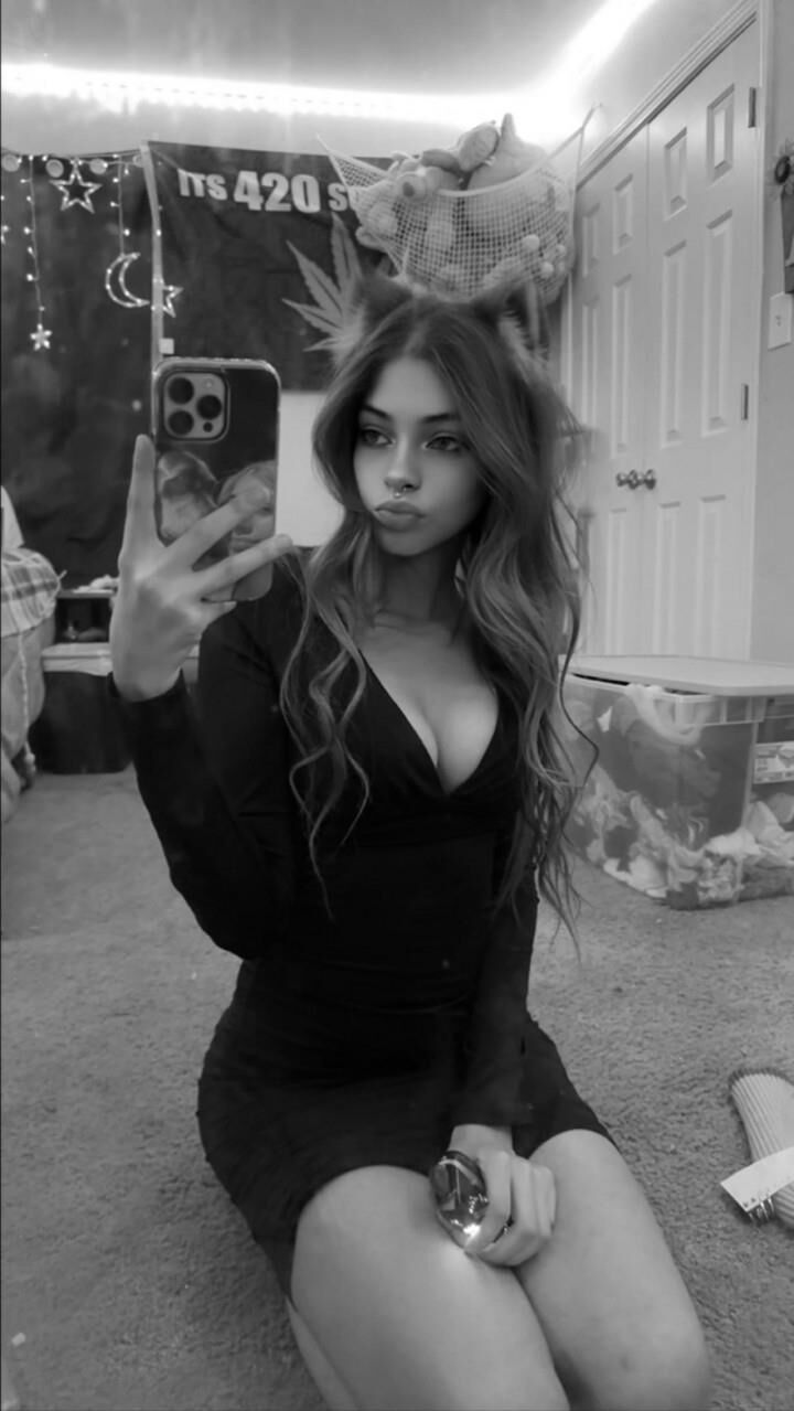 JAHRE ALT BIG WACK DICKNY SNAP SLUT AVA