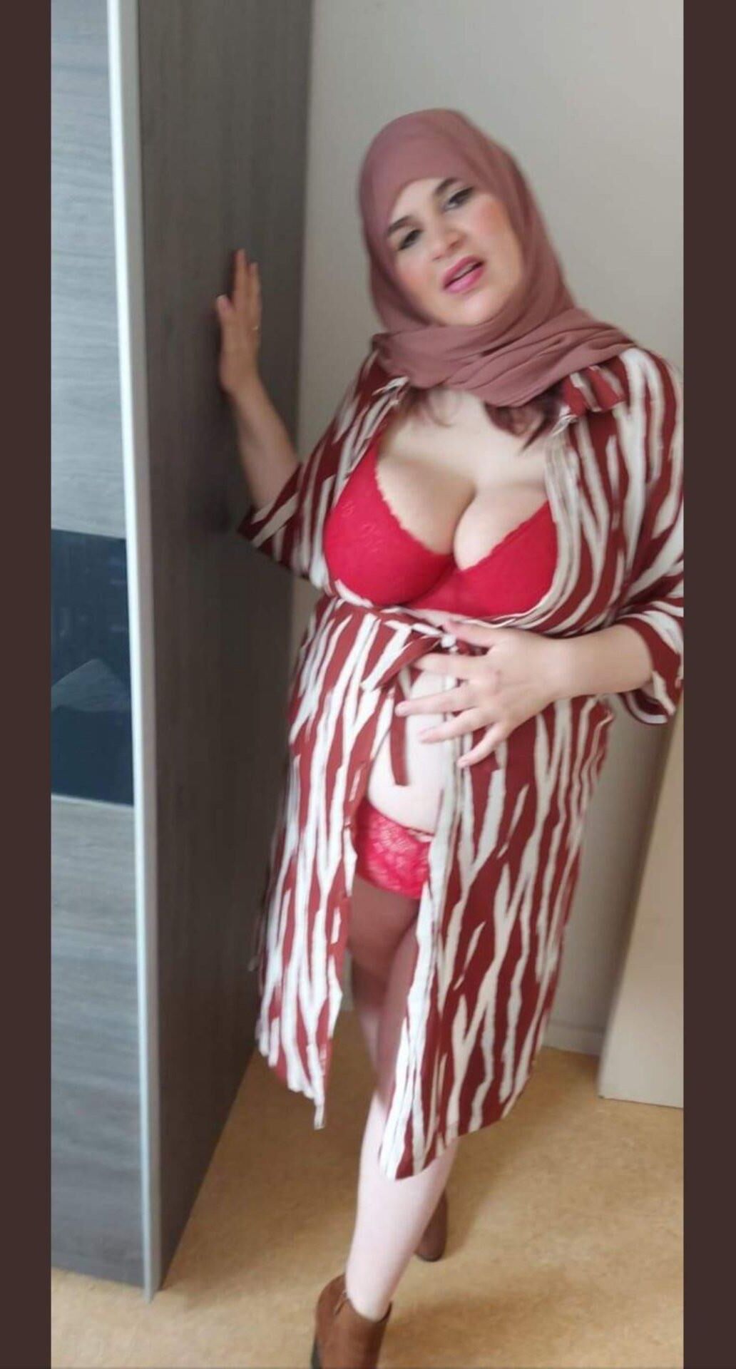 Muslim wife exposed by cuck