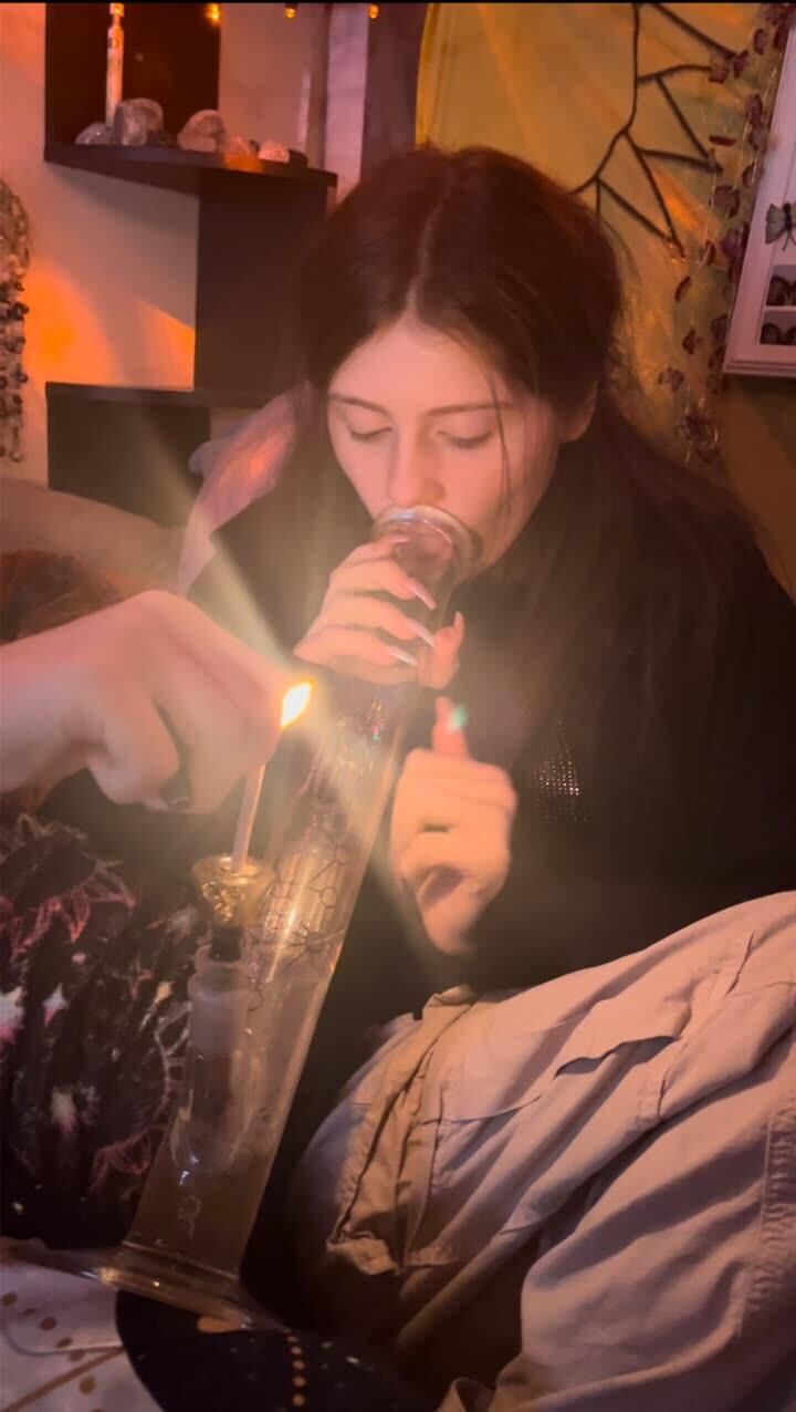Cute slut Kailey loves showing off on Snap