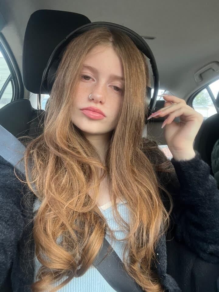 Cute slut Kailey loves showing off on Snap