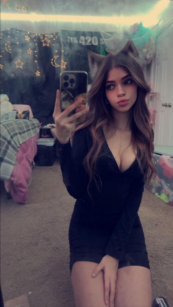 JAHRE ALT BIG WACK DICKNY SNAP SLUT AVA