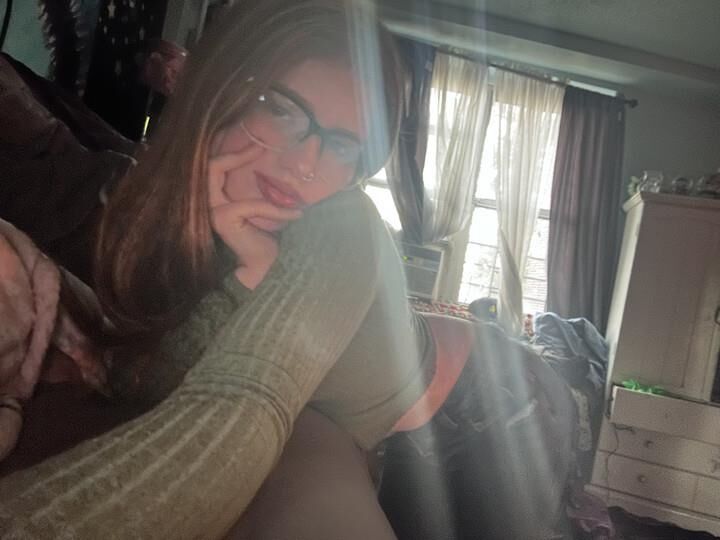 Cute slut Kailey loves showing off on Snap
