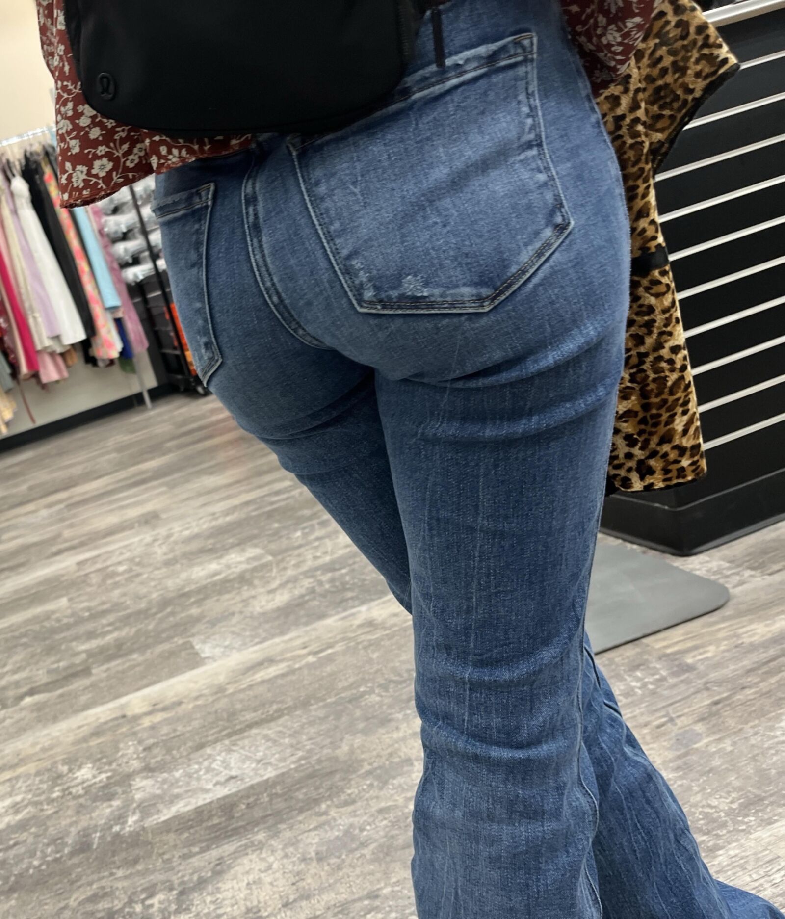 Nur eine Ladung ihrer Arschbacken sind so perfekt