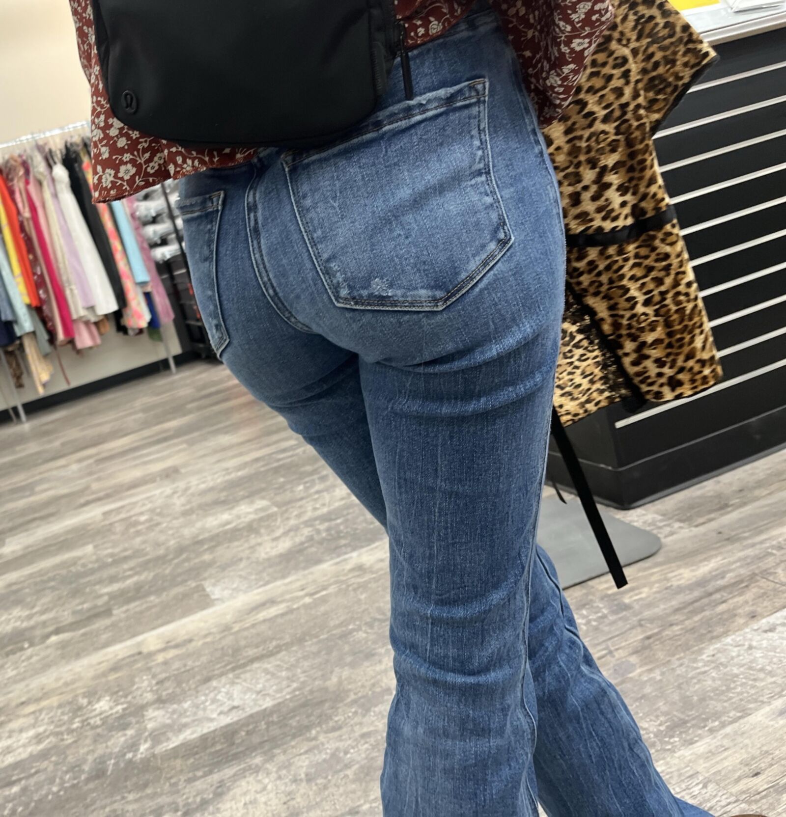 Nur eine Ladung ihrer Arschbacken sind so perfekt