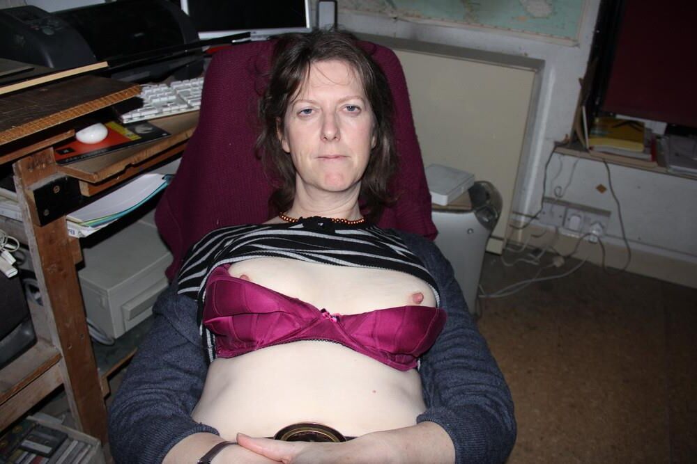 MOM SHOWS HER TITS