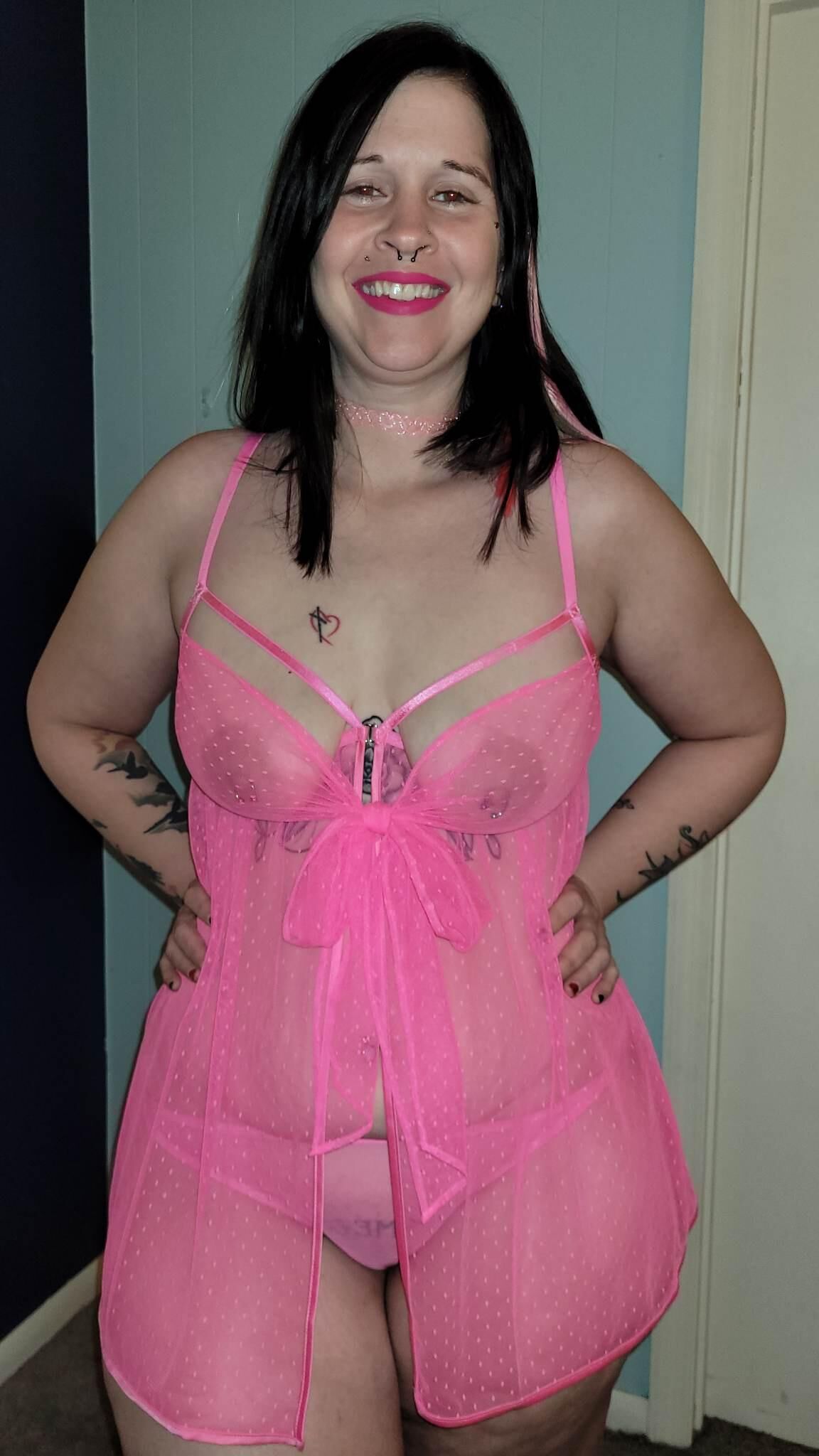 Frau Chloe in See Bypink Dessous