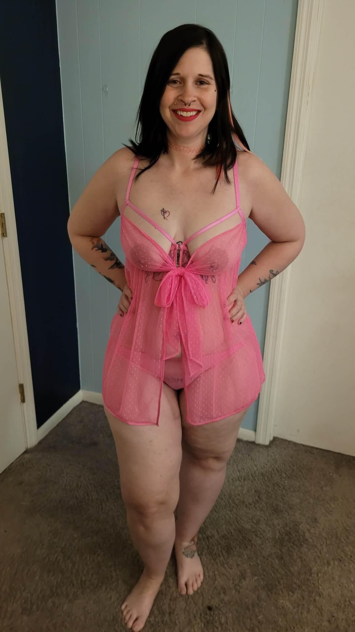 Frau Chloe in See Bypink Dessous