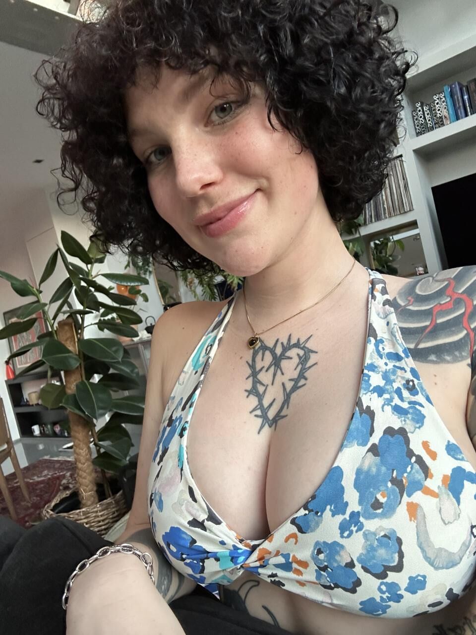 Laura Tattooed Big Tits Big Butt Beauty Girl Mixed Hot Photos