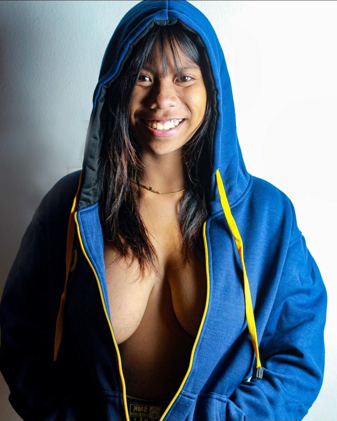 Delicious Curvy Indonesian Whore