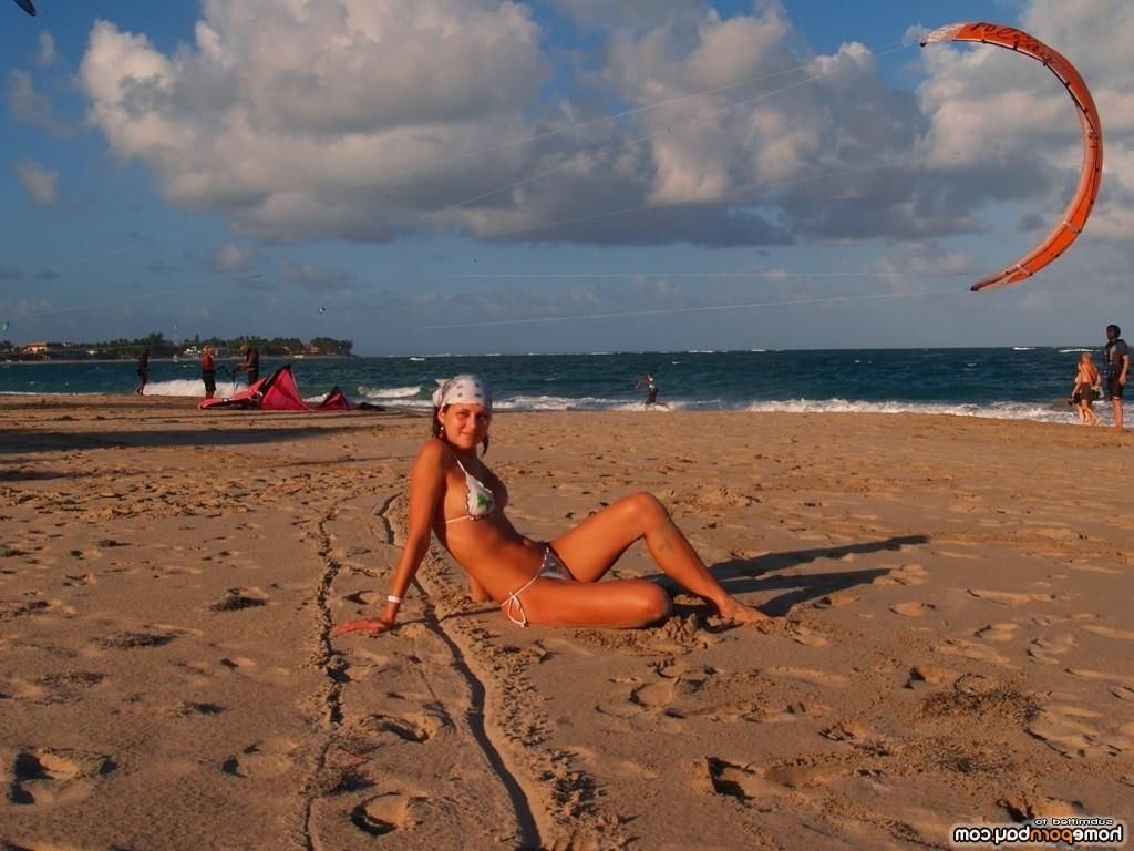 AMA Pink + White Beach Nudes 