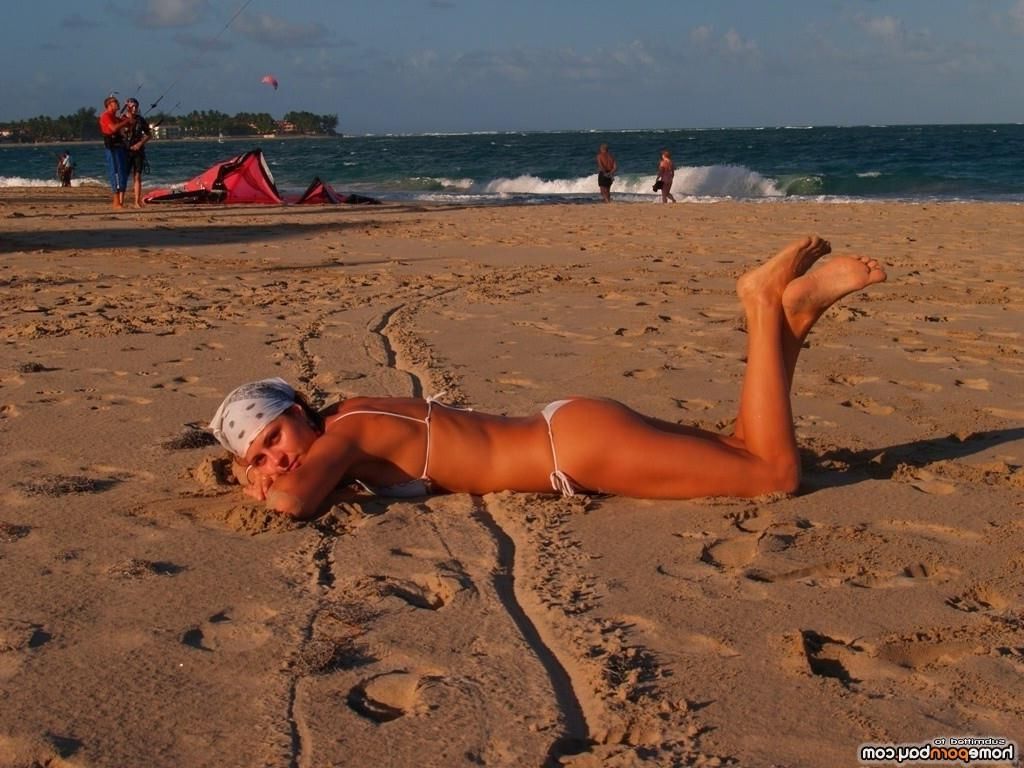 AMA Pink + White Beach Nudes 