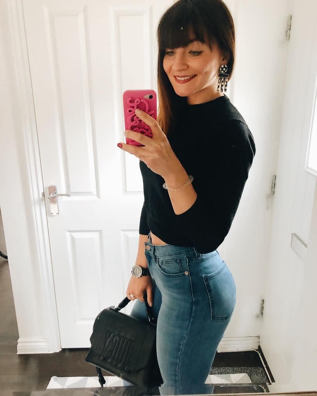 UK MILF Anna est un tel morceau de viande de branlette. 
