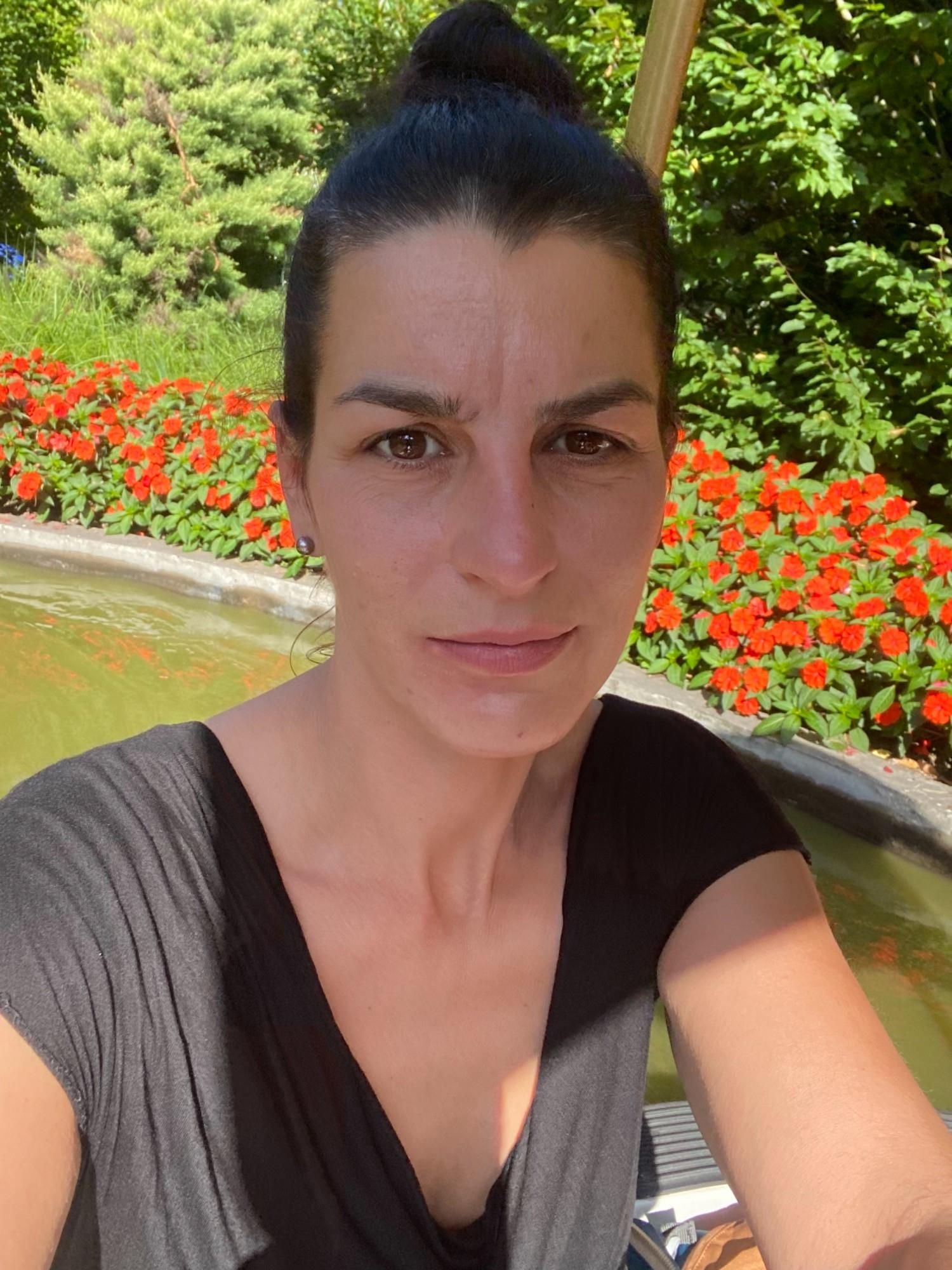 Laide et face de Conne, en Va te Souiller Quand Meme