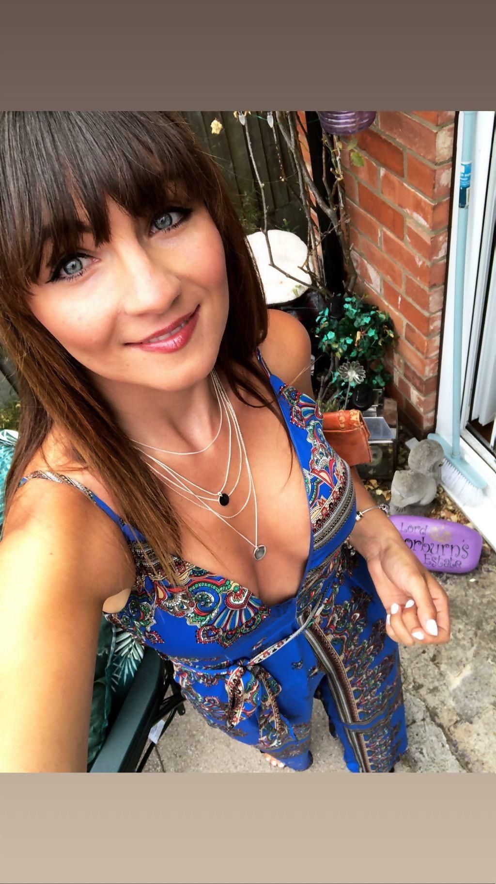 UK MILF Anna est un tel morceau de viande de branlette. 