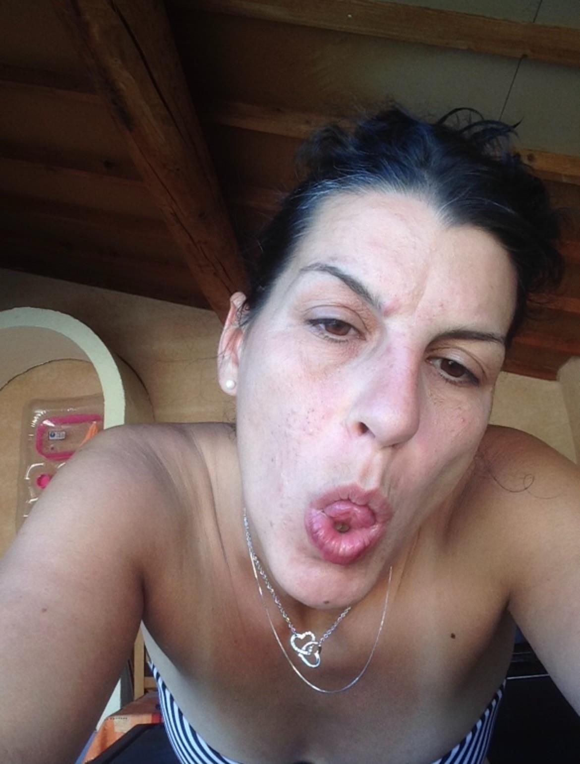 Laide et face de Conne, en Va te Souiller Quand Meme