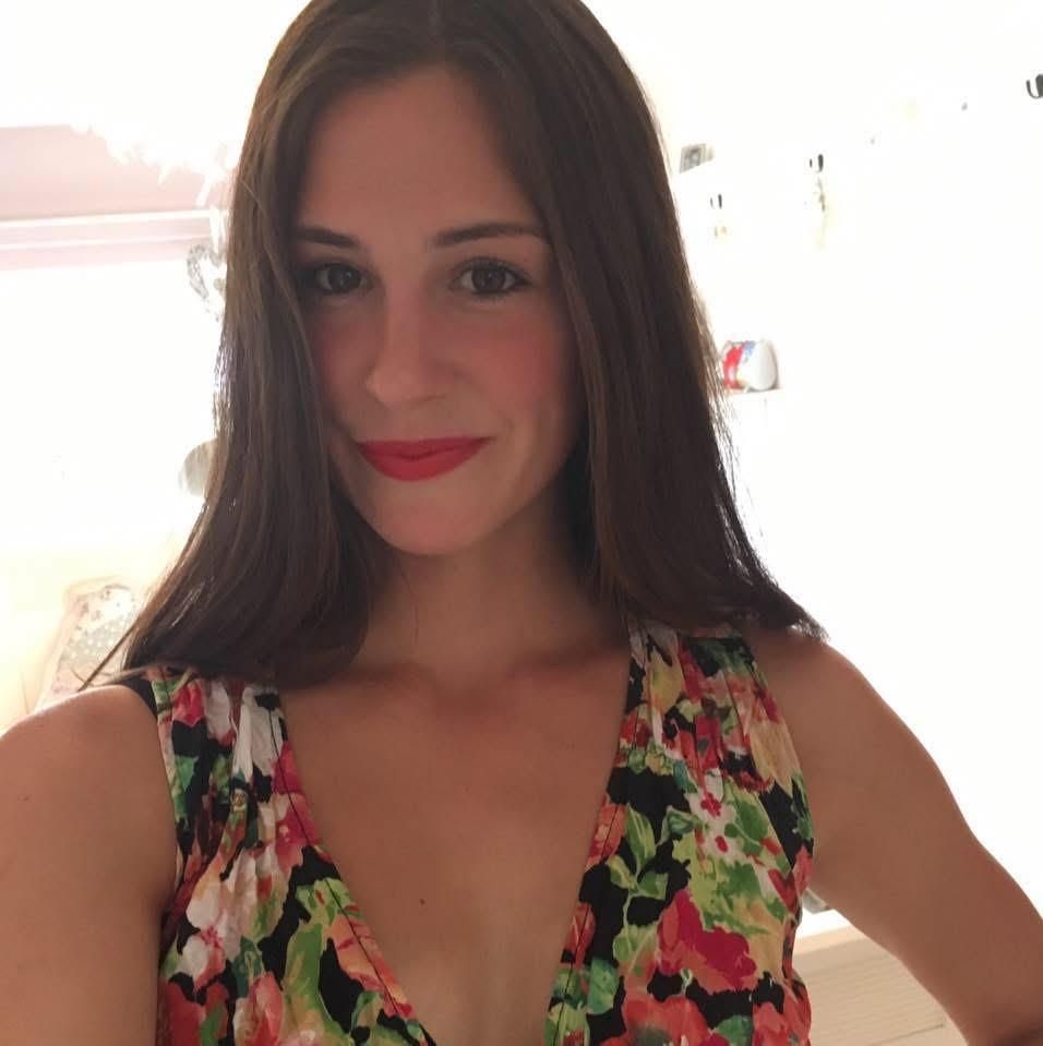 Sexy young UK MILF Molly deserves attention