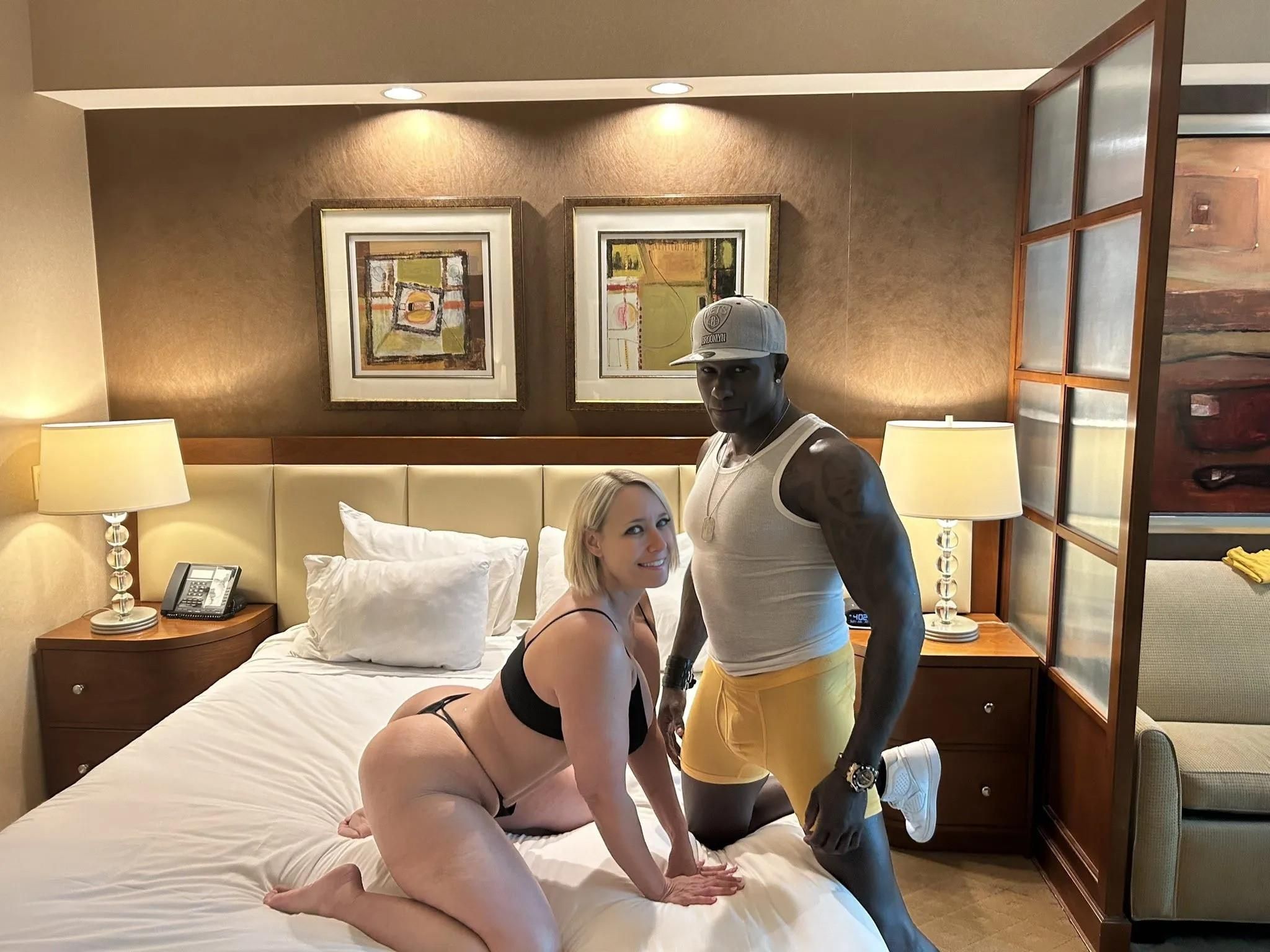 Ta femme est une pute a blacks your wife is a BBC slut 