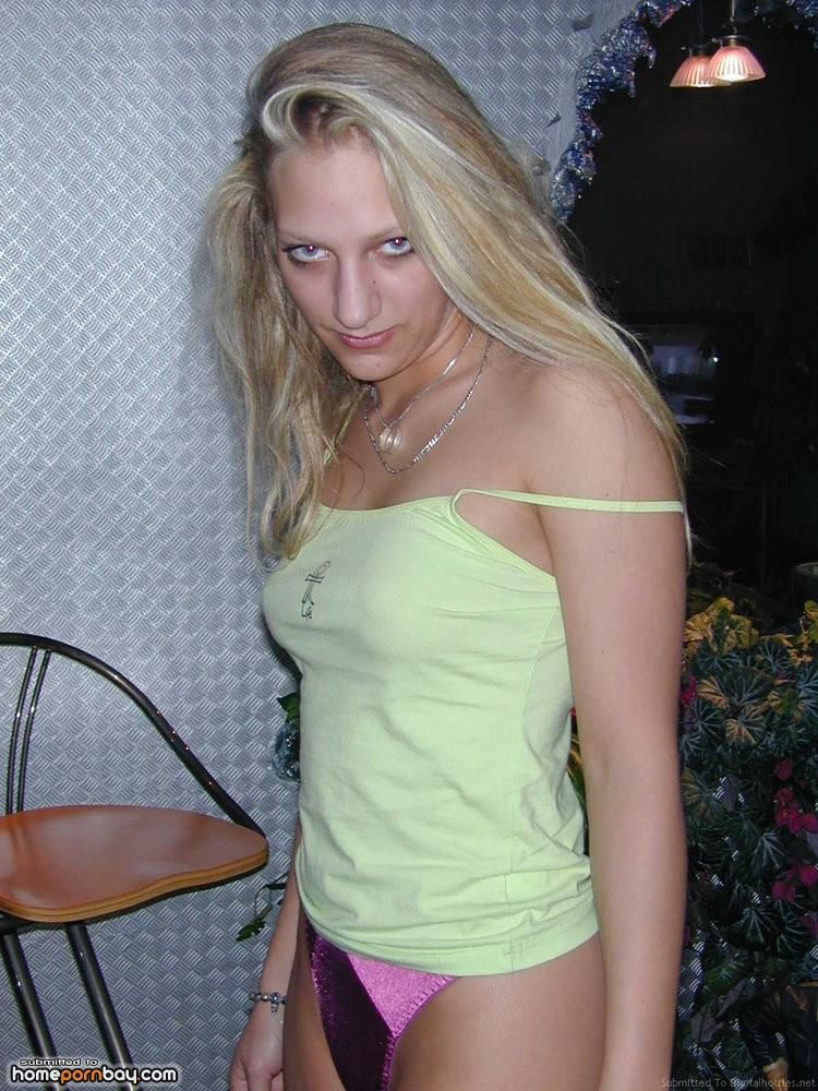 AMA Small Blonde Poser + Bather