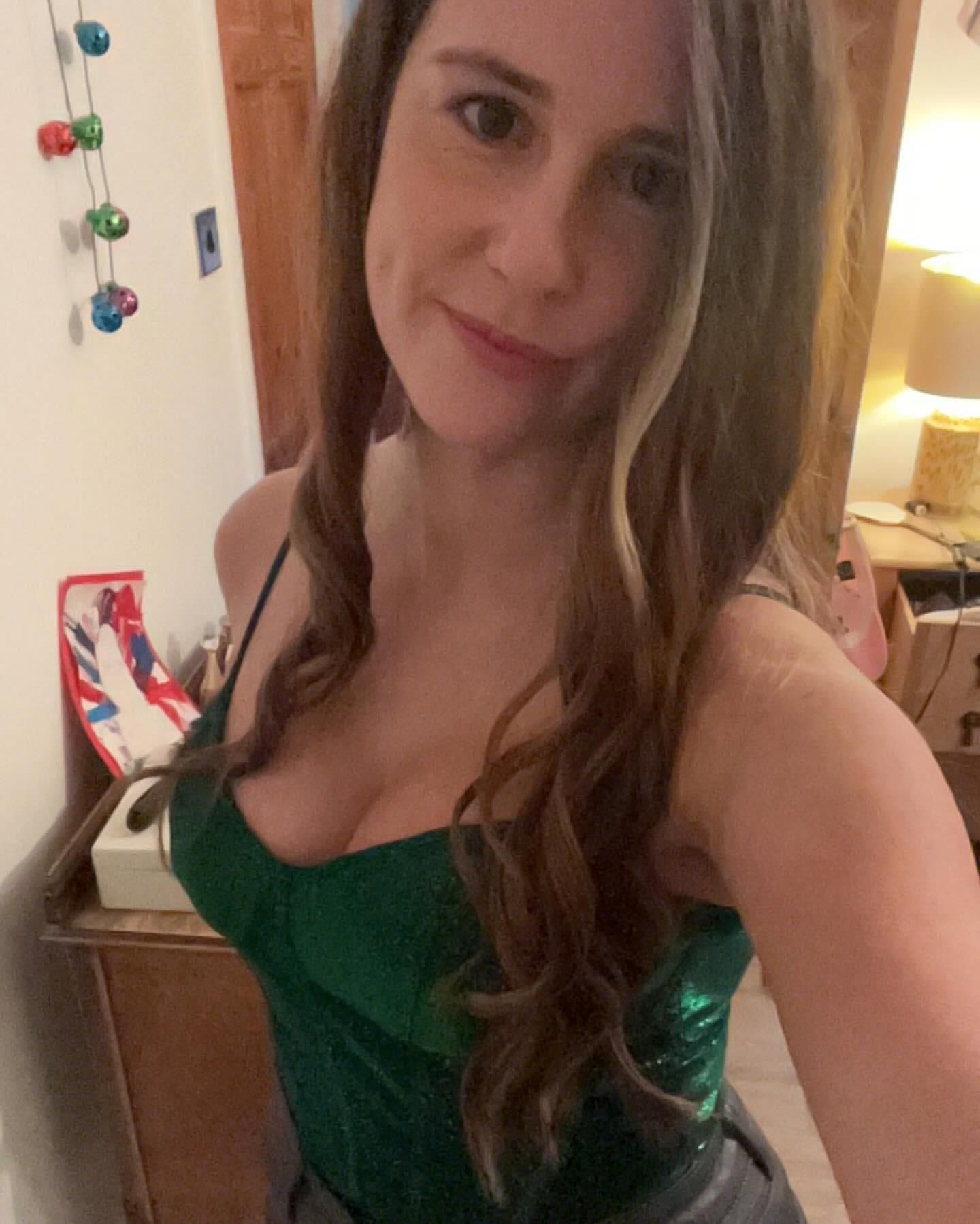 Sexy young UK MILF Molly deserves attention
