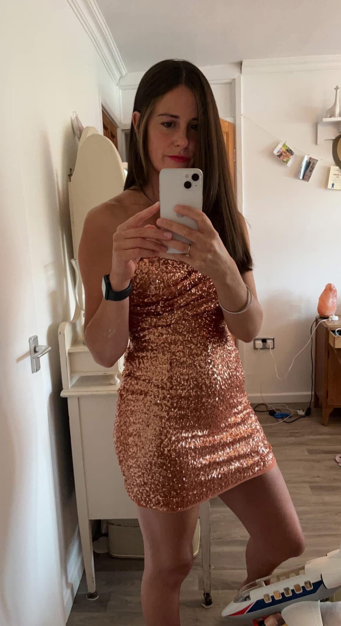 Sexy young UK MILF Molly deserves attention