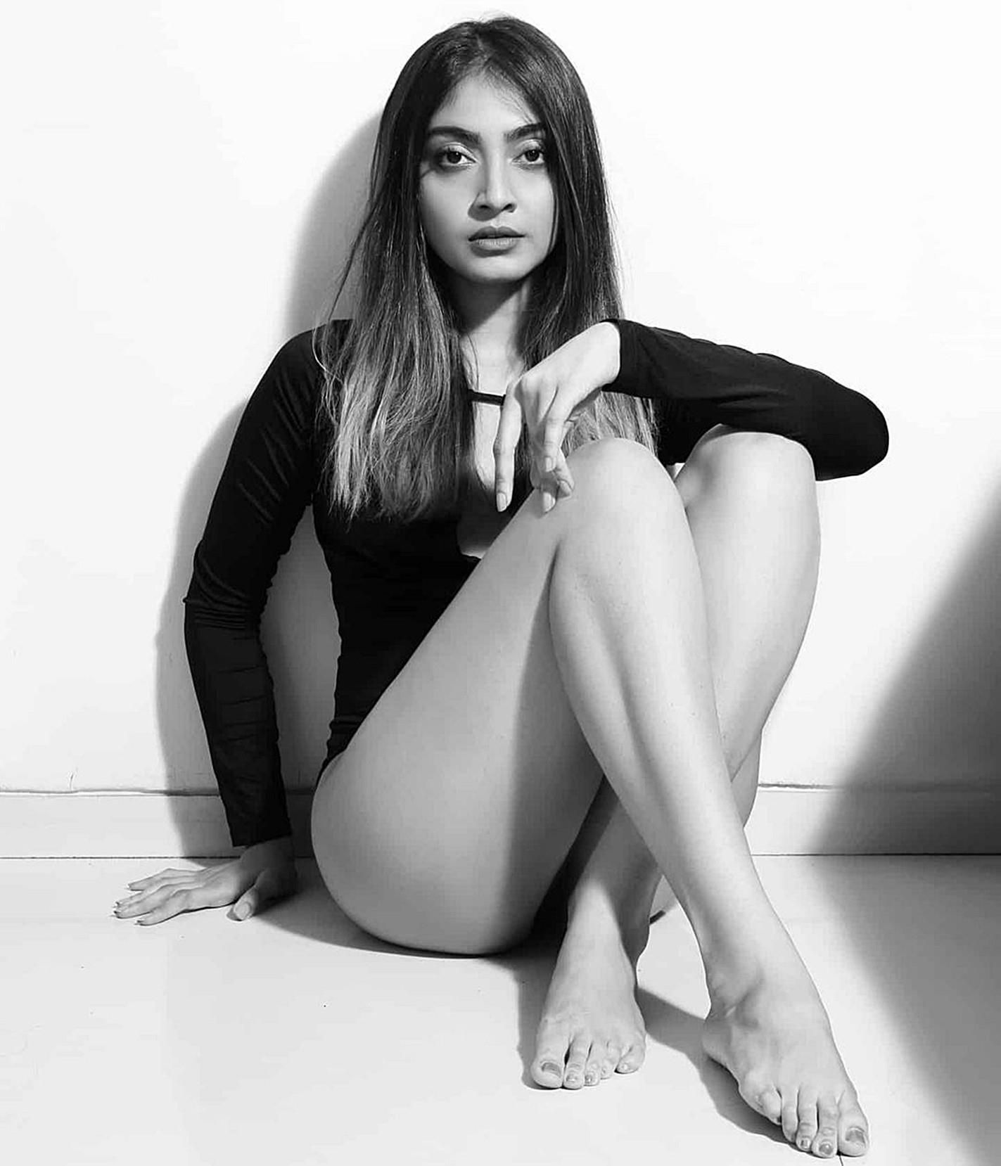 Hot Sexy Legs with Yummy Thick Thighs