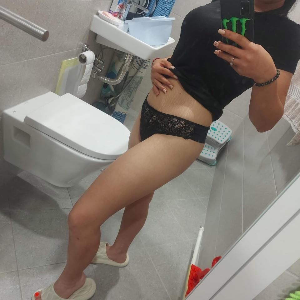 yo Busty Babe