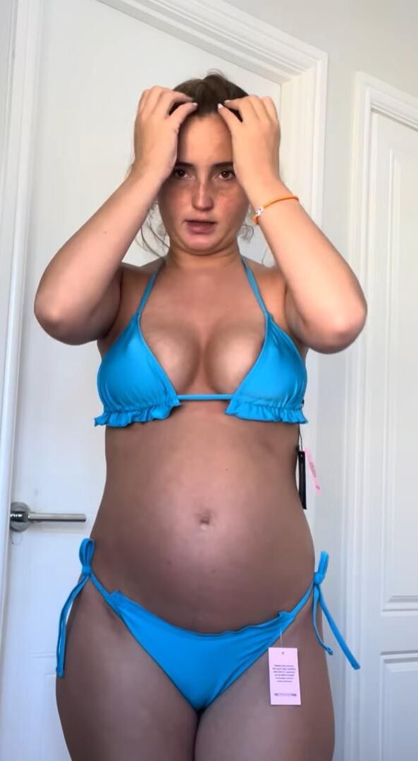 Pregnant women try on