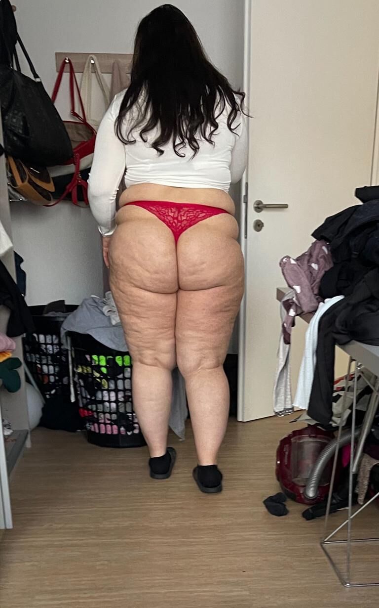 Amateur bbw slut with fat ass