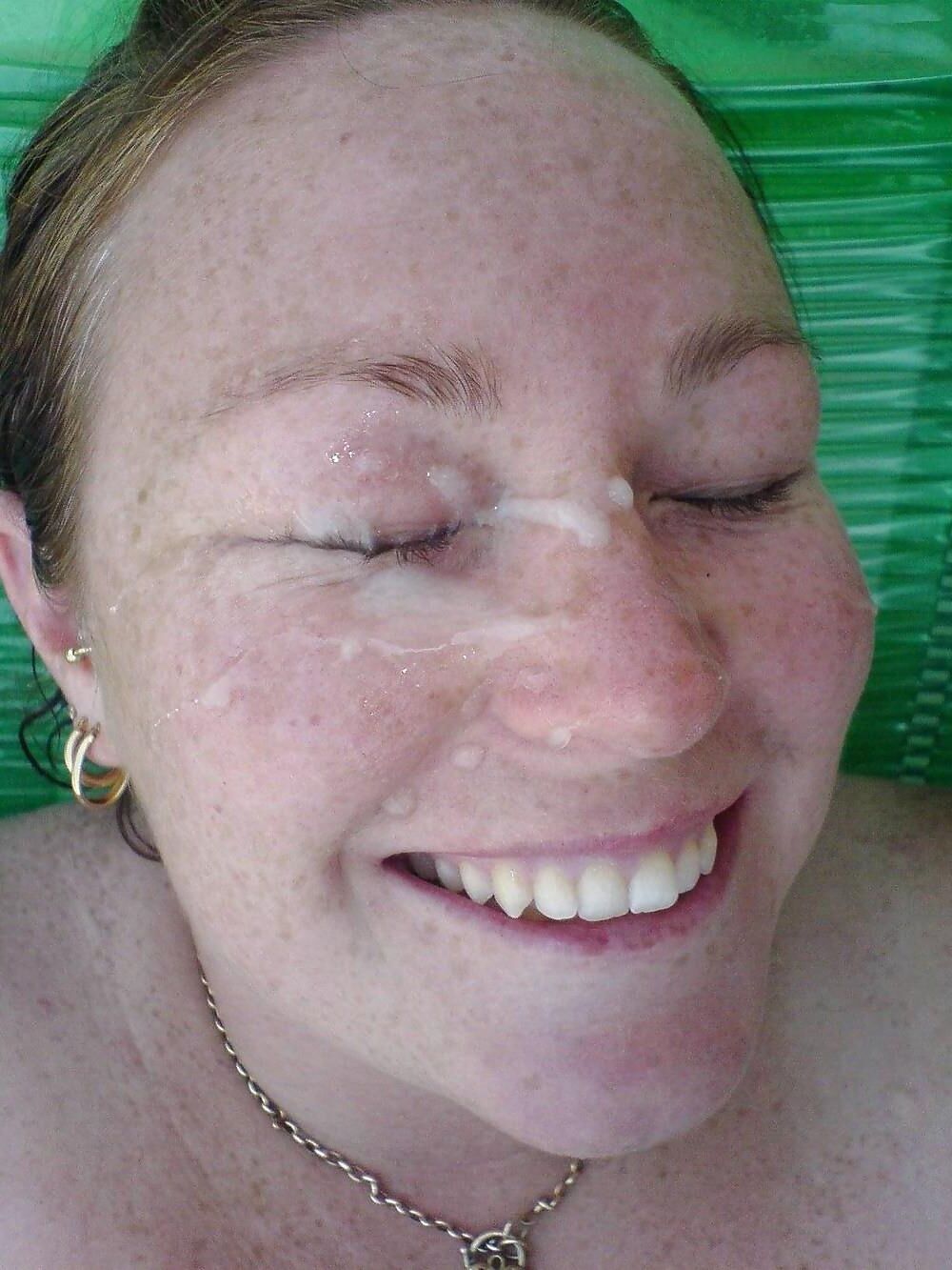 Chicas sonrientes felices