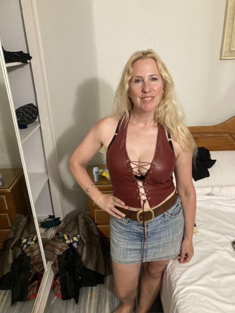 La esposa cachonda Carmen se vuelve mal