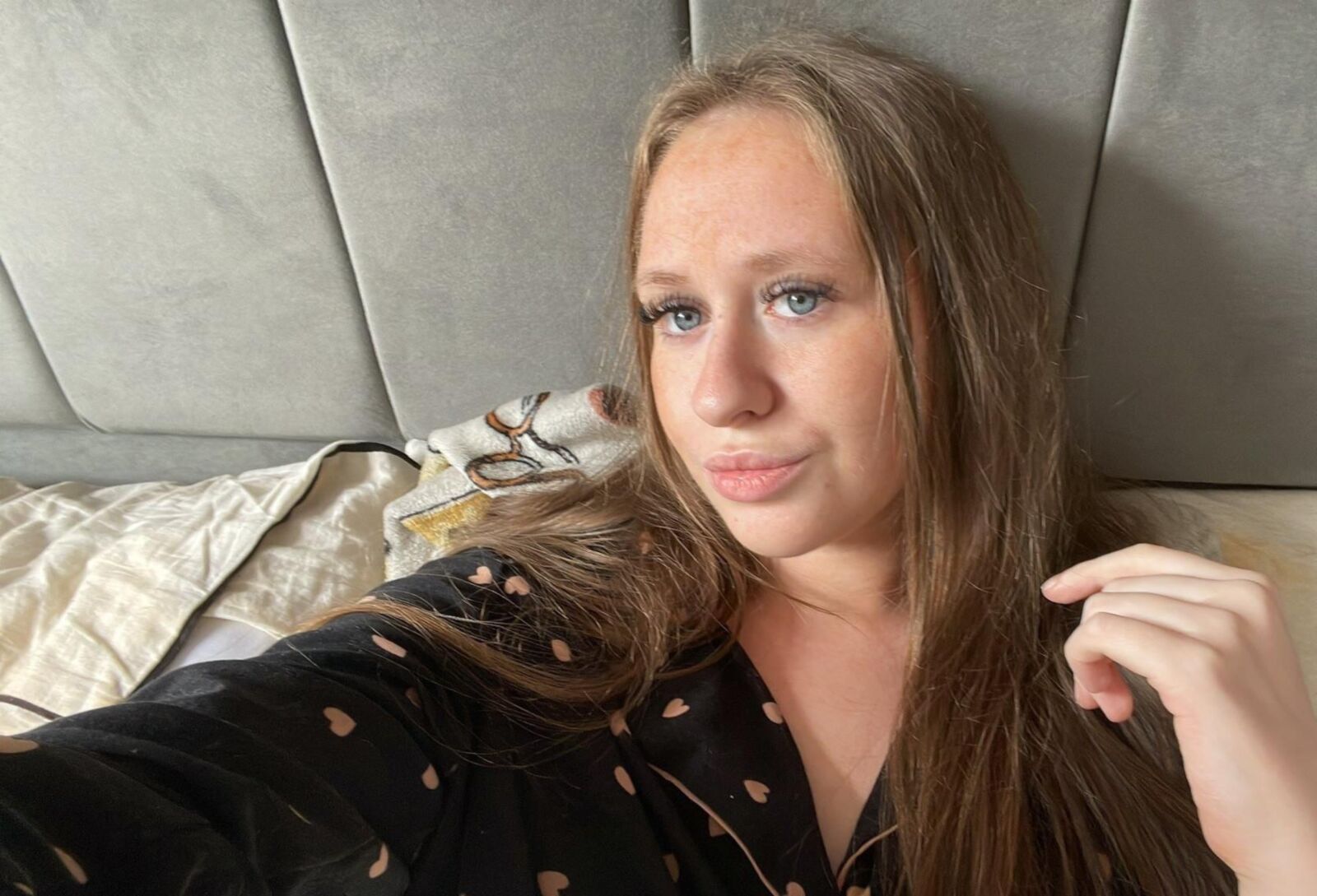 Skinny chav slag, teen mum, tiny saggy tits, fat arse